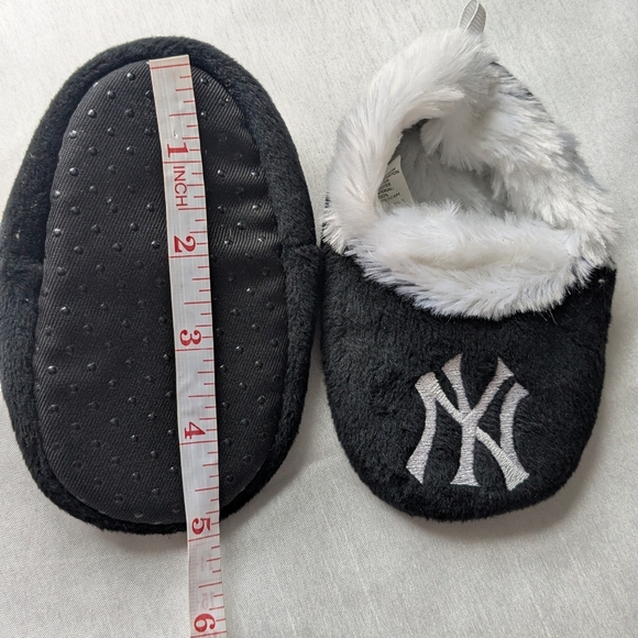 New York Yankees Baby Slippers - Picture 6 of 7